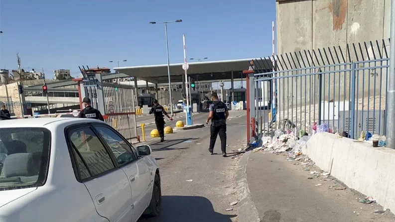 شرطة الاحتلال تزعم: أحبطنا محاولة طعن عند حاجز قلنديا