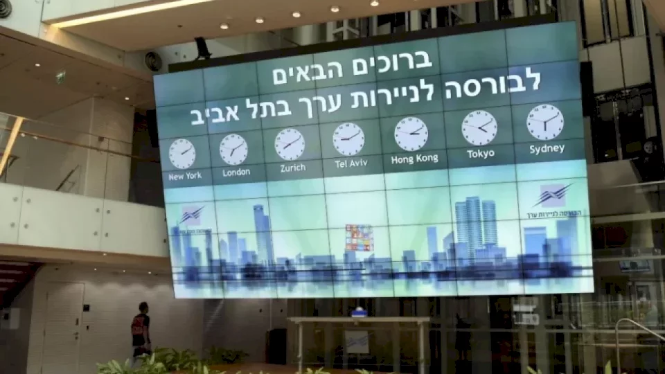 بورصة تل أبيب: افتتاح سلبي في سوق الأسهم بعد تخفيض التصنيف