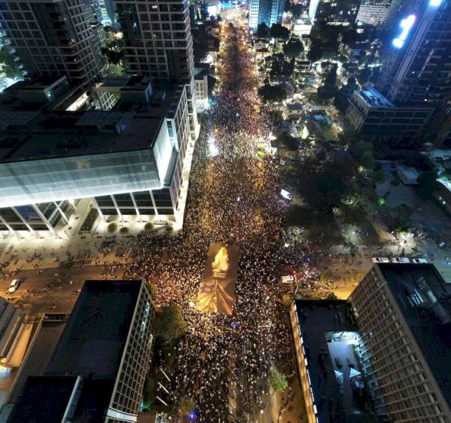 عشرات الآلاف يتظاهرون ضد "الإصلاحات القضائية" التي تقودها حكومة نتنياهو
