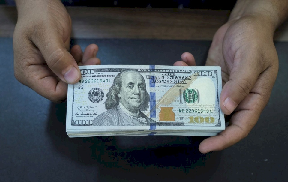 إيلون ماسك: العالم قد يتوقف عن استخدام الدولار