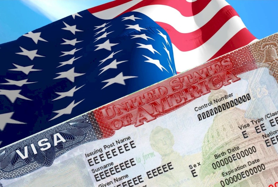 في خطوة مفاجئة- أمريكا ترفع مدة صلاحية التأشيرة لحاملي جواز السفر الفلسطيني