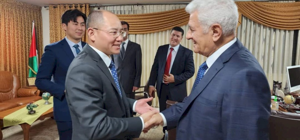 عباس زكي يستقبل السفير الصيني الجديد لدى دولة فلسطين