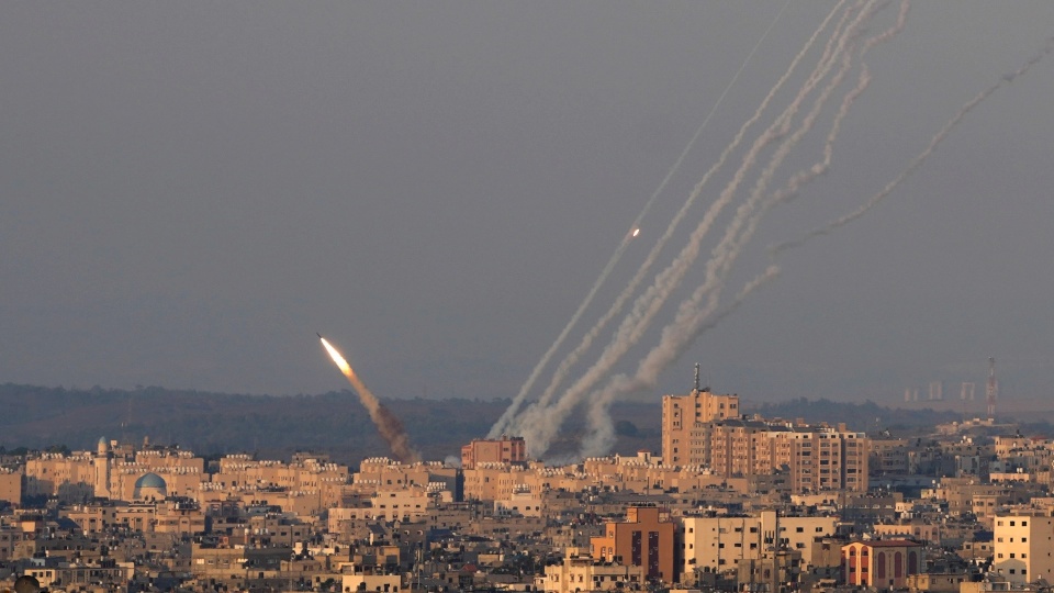 المقاومة تقصف تل أبيب بصواريخ طويلة المدى