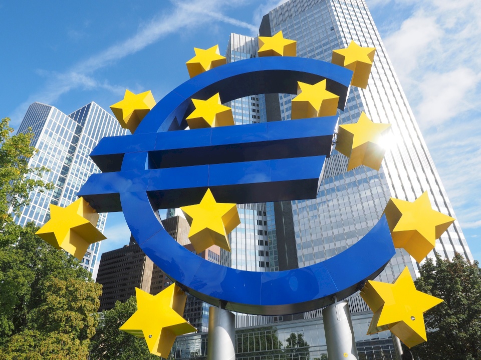 التضخم في منطقة اليورو يرتفع إلى 7% 