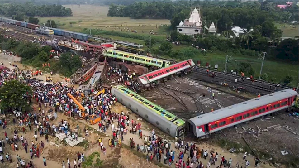 288 قتيلا على الأقل جراء حادث القطارات في الهند