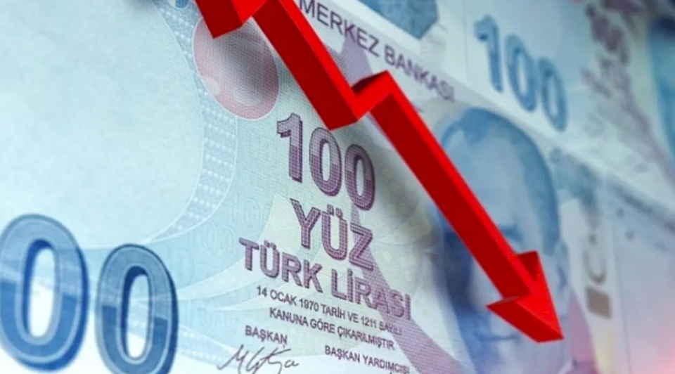 الليرة التركية تنزلق لقاع جديد: الدولار مقابل 32 ليرة
