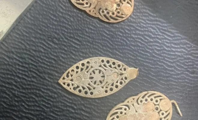 صور| ضبط مشغل لتزييف العملة والقطع الذهبية والفضية برام الله 