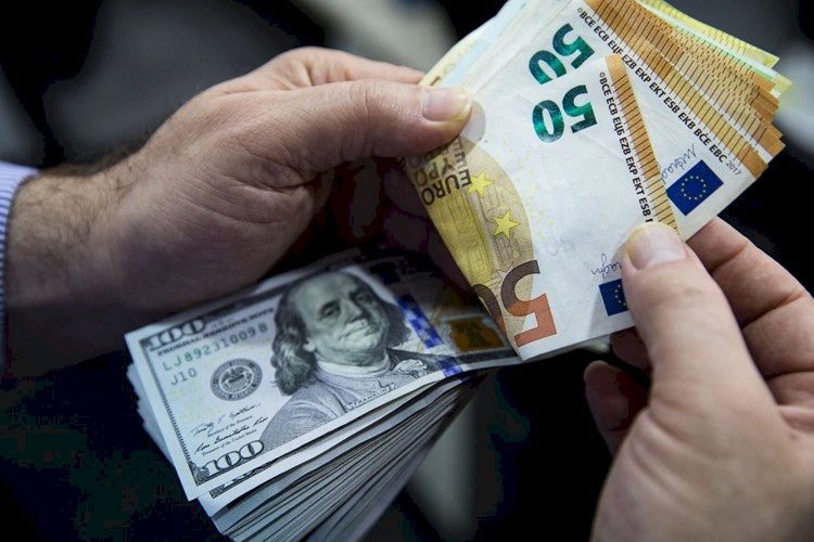 الصناديق الأوروبية تخسر 27 مليار دولار لصالح الأمريكية