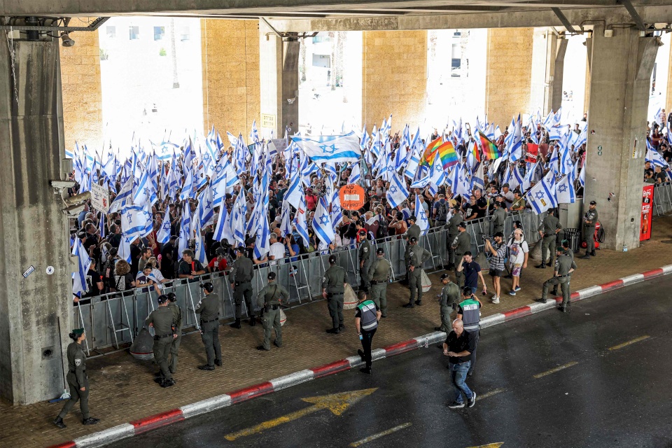 فيديو|| عشرات المعتقلين في إسرائيل والاحتجاجات تمتد إلى مطار بن غوريون