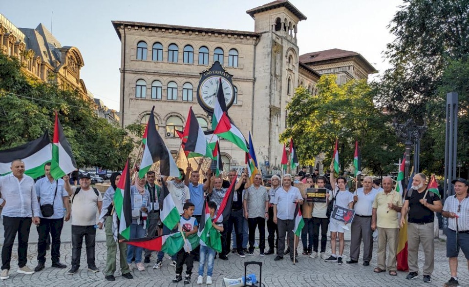 الجالية الفلسطينية في رومانيا تنظم وقفة اسناد مع الشعب الفلسطيني