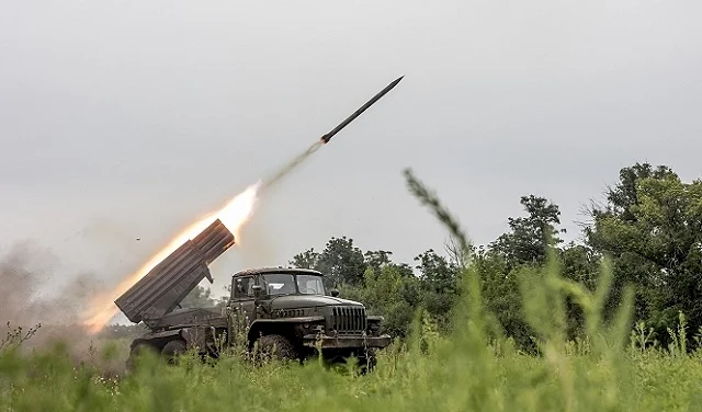 روسيا تغلق جسر القرم "مؤقتا" تحسبا لغارات جوية محتملة