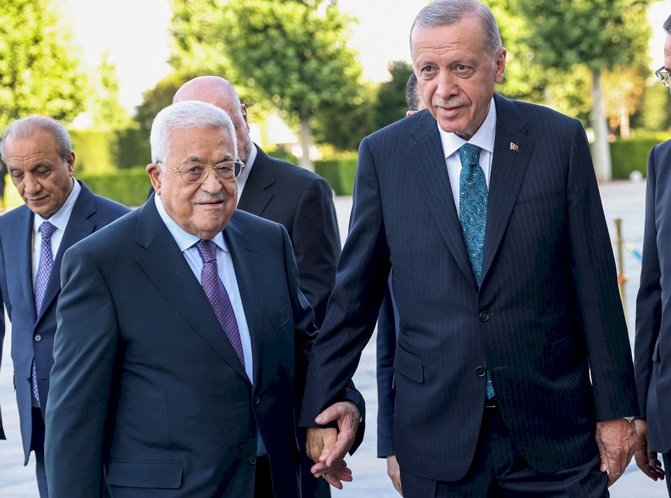 محدث|| الرئيس عباس يلتقي أردوغان ويشيد بمواقف تركيا لدعم فلسطين