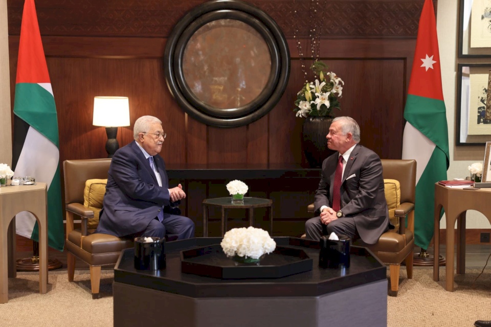 الرئيس يعقد اجتماعاً ثنائياً مع ملك الأردن في عمان (صور)