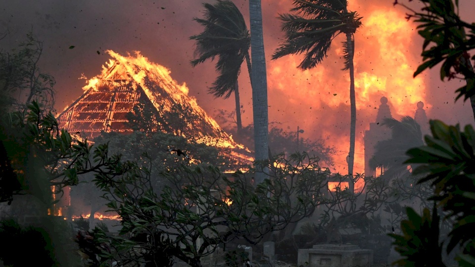 محدث- حرائق غابات غير مسبوقة تجتاح هاواي الأمريكية: 36 قتيلاً وآلاف المشردين 