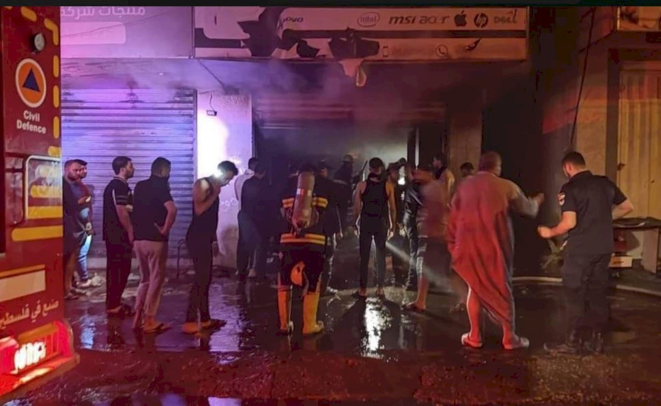 حريق يتسبب بأضرار في محل للأحذية بمدينة غزة