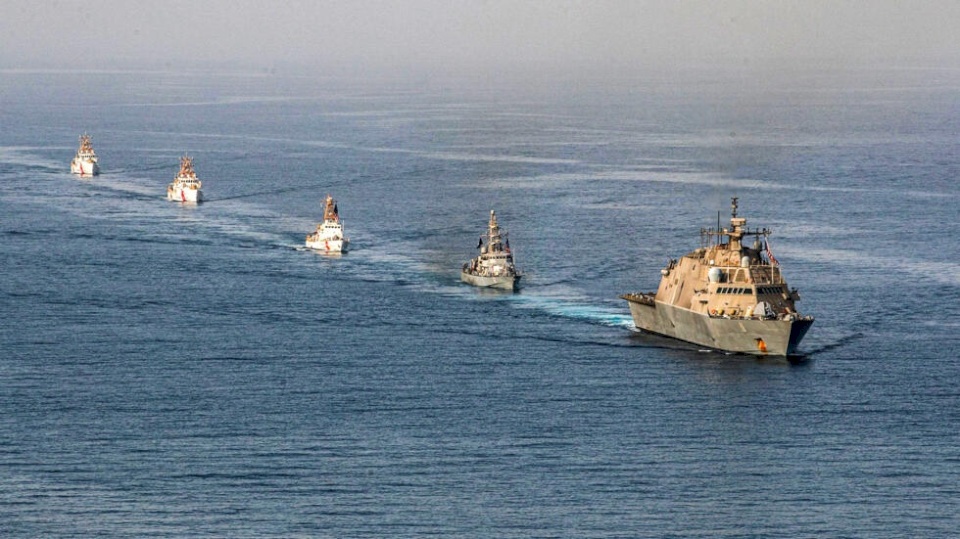 تحذيرات غربية للسفن من الاقتراب من المياه الإيرانية في مضيق هرمز