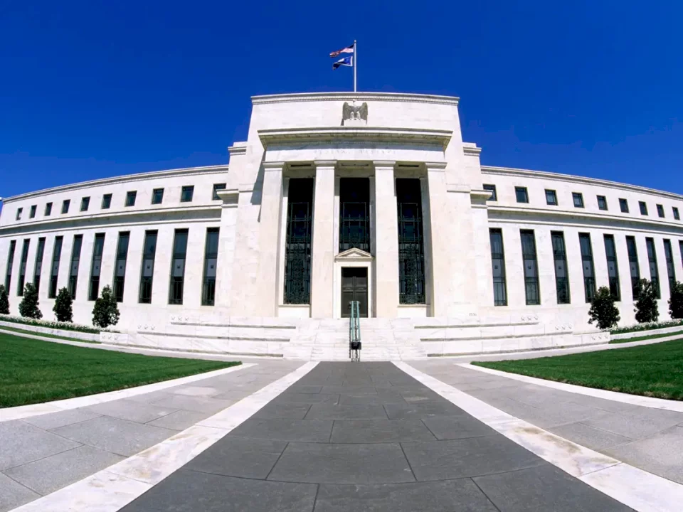 خفض تصنيف بنوك أميركية مع تزايد مخاوف السيولة