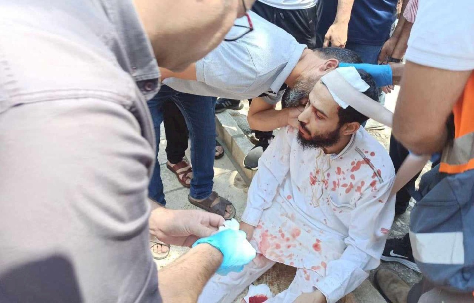 إصابات واعتقال مواطن في اعتداء للاحتلال على المصلين في القدس