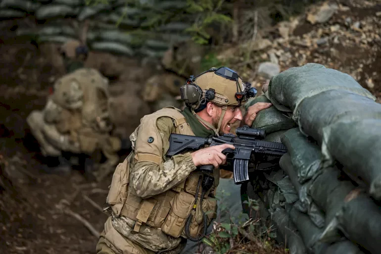 روسيا وأوكرانيا تصدان هجمات متبادلة وكييف تريد "تدمير النخبة المحيطة ببوتين"