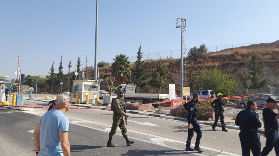 مقتل جندي إسرائيلي وإصابة آخرين بعملية دهس قرب رام الله.. وإطلاق النار على المنفذ