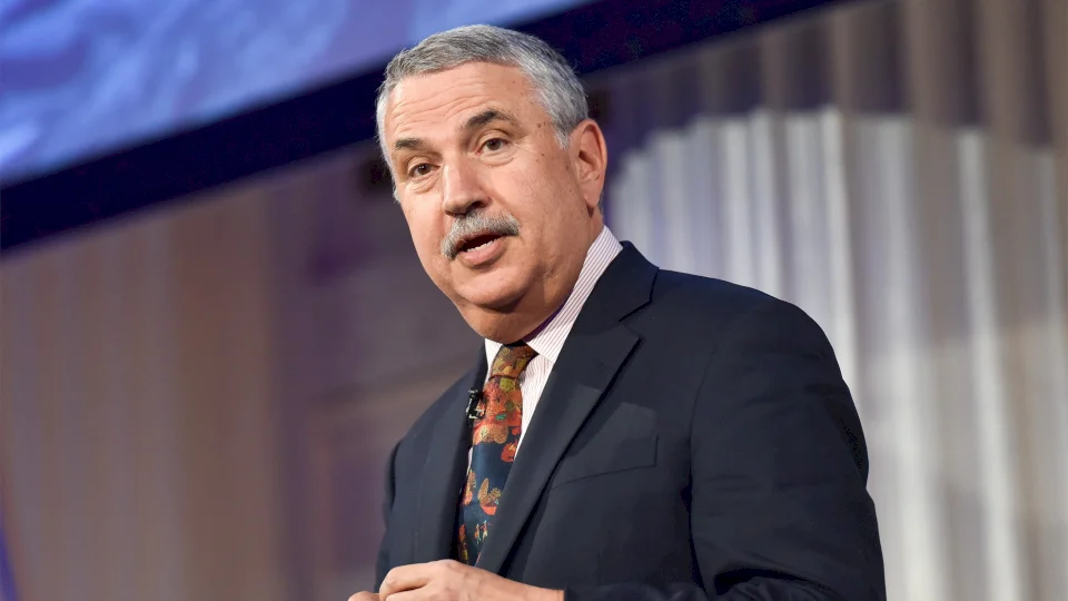 תומס פרידמן: פוטין משחק עם השגרירים האמריקאיים כאילו היה נגן חליל מיומן