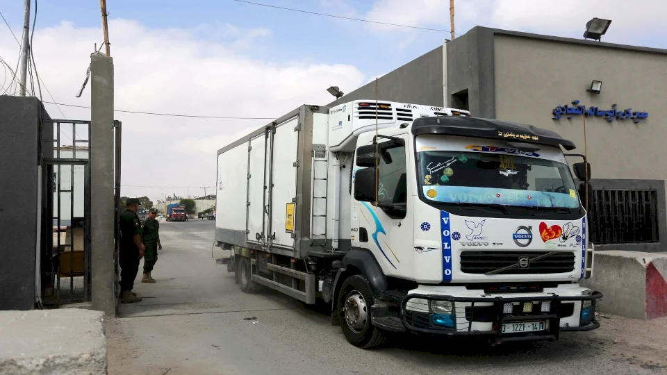 Occupation opens Karam Abu Salim and Kisyufim crossings to bring aid to Gaza