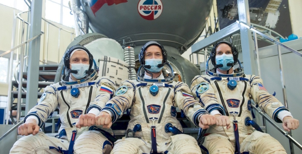 روسيان وأميركي يعودون إلى الأرض بعد مهمة في محطة الفضاء الدولية