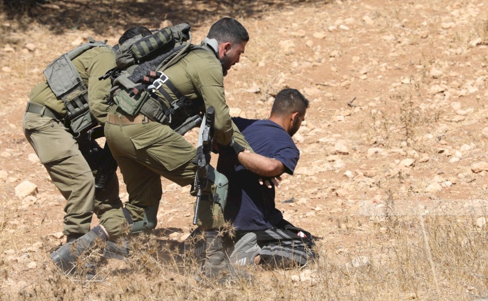 إصابات واعتقالات خلال اقتحام الاحتلال مناطق في الضفة