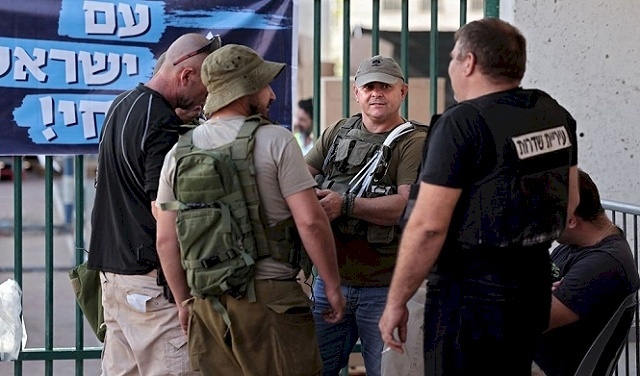 "إسرائيل" تشكل 368 ميليشيا مدنية جديدة وتزودها بعشرات آلاف الأسلحة