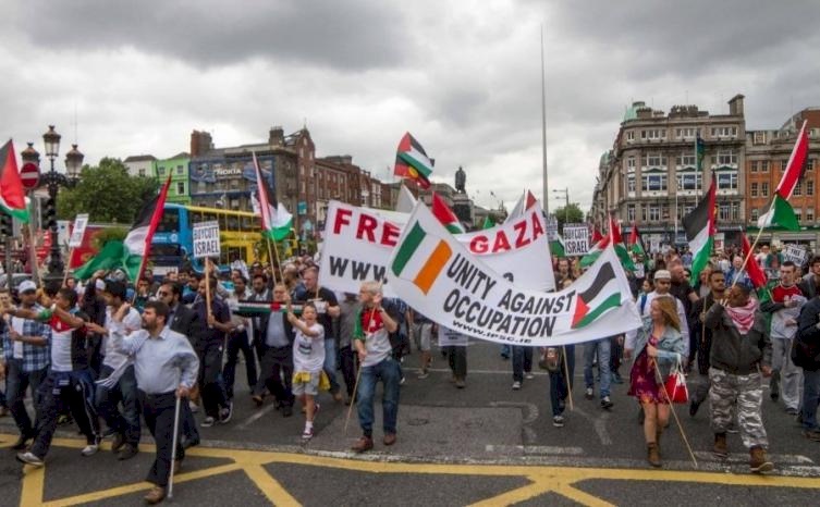 فيديو وصور: تظاهرة حاشدة وسط "دبلن" تضامناً مع غزة