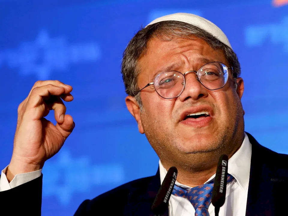 بن غفير يعارض استمرار دخول العمال من الضفة الى "إسرائيل" 