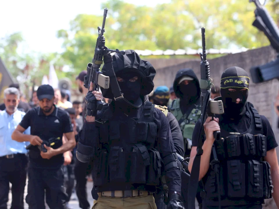 صحيفة: إيران تهدد بإشعال جبهة جديدة ضد إسرائيل عبر تعزيز الفلسطينيين عسكرياً بالضفة