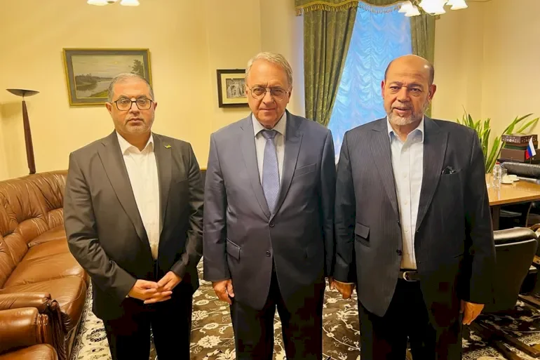 القناة 13 تزعم: حماس تريد عقد صفقة مع روسيا.. الرهائن مقابل السلاح