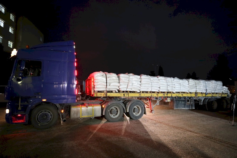 الحكومة الفلسطينية تتسلم القافلة الاولى من مساعدات الاغاثة الاردنية