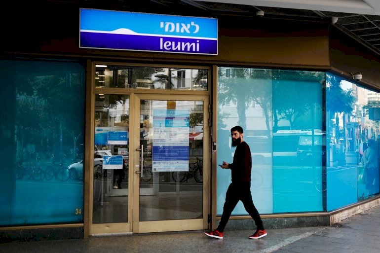 وسائل إعلام: بنوك إسرائيلية تحد من التعاملات مع حسابات لروس
