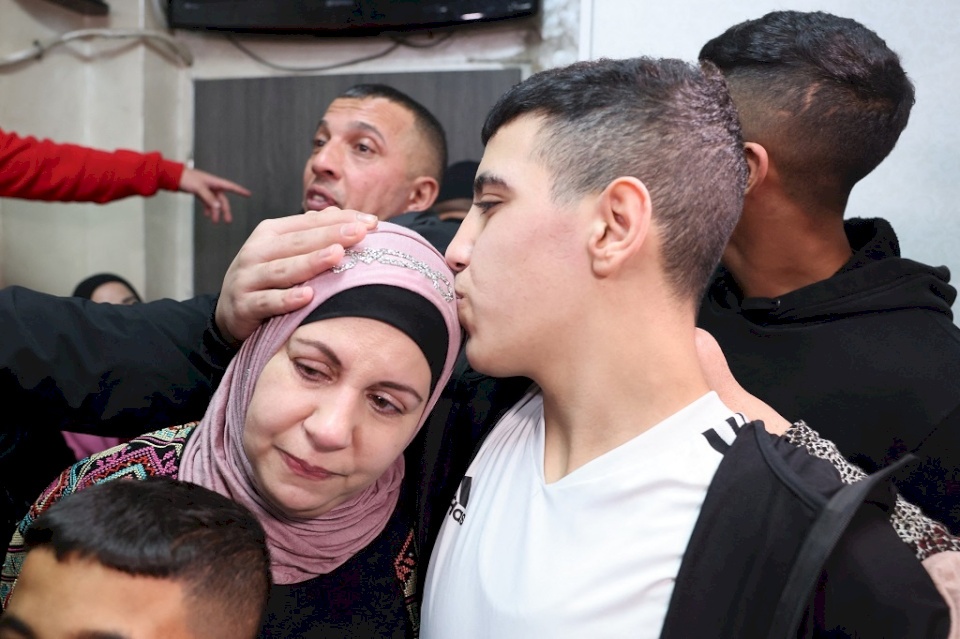  الاحتلال يفرج عن 30 معتقلا بينهم 15 إمرأة و15 طفلا