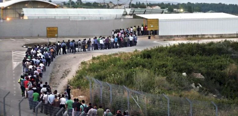 המשך רדיפת הפועלים הפלסטינים.. מעצר של עשרות פועלים בשטח הכבוש