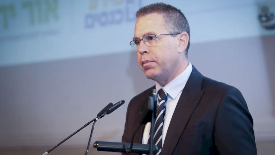 أردان يعرض "فيلم الرعب" في هارفارد.. ويُهاجم الجامعة! 