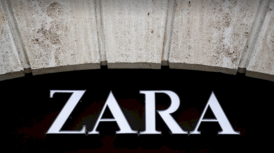 غضب كبير من "ZARA": إعلان ملابسها الجديدة شبيه بأكفان ضحايا الحرب على غزة (صور)