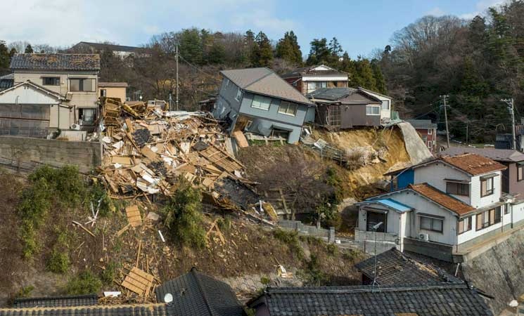 محدث- ارتفاع حصيلة ضحايا زلزال اليابان إلى 48 قتيلاً