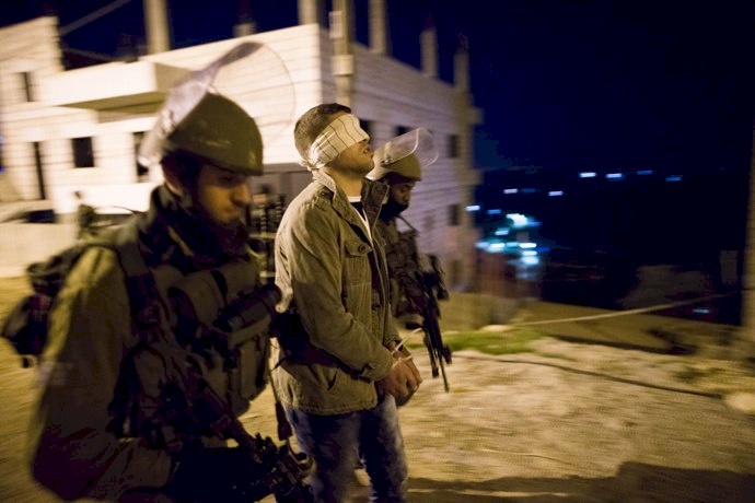 الاحتلال يعتقل 20 مواطناً من مناطق مختلفة بالضفة