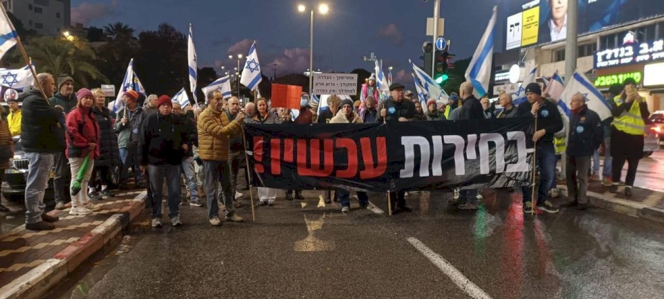 احتجاجات إسرائيلية ضد الحكومة ومطالبة بصفقة تبادل أسرى وانتخابات