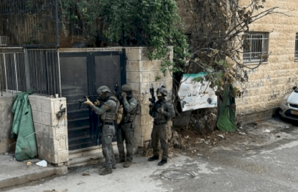 إصابة في الرأس خلال مواجهات مع الاحتلال في مخيم شعفاط شمال القدس