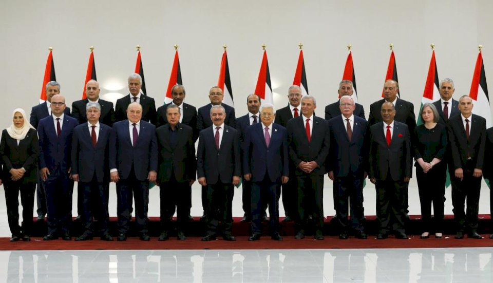 رسمياً.. اشتية: الحكومة الفلسطينية تضع استقالتها تحت تصرف الرئيس عباس