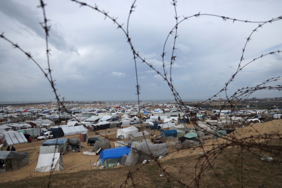  مجزرة جديدة بحق المواطنين أثناء انتظار شاحنات المساعدات في غزة