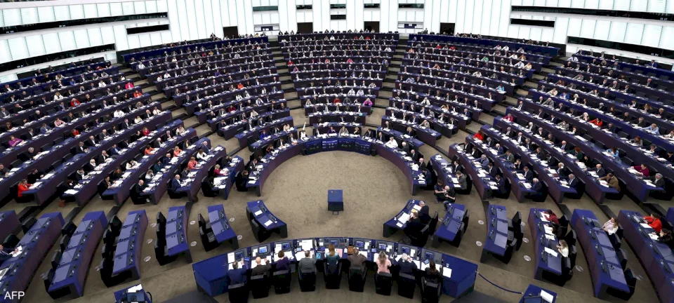 "النواب الأوروبي" يعتمد قانونا "تاريخيا" للذكاء الاصطناعي
