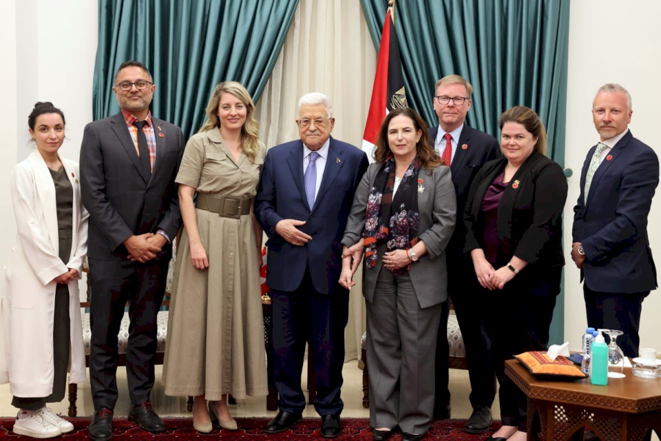 وزير الخارجية الكندية تبحث مع الرئيس عباس عدة قضايا وملفات