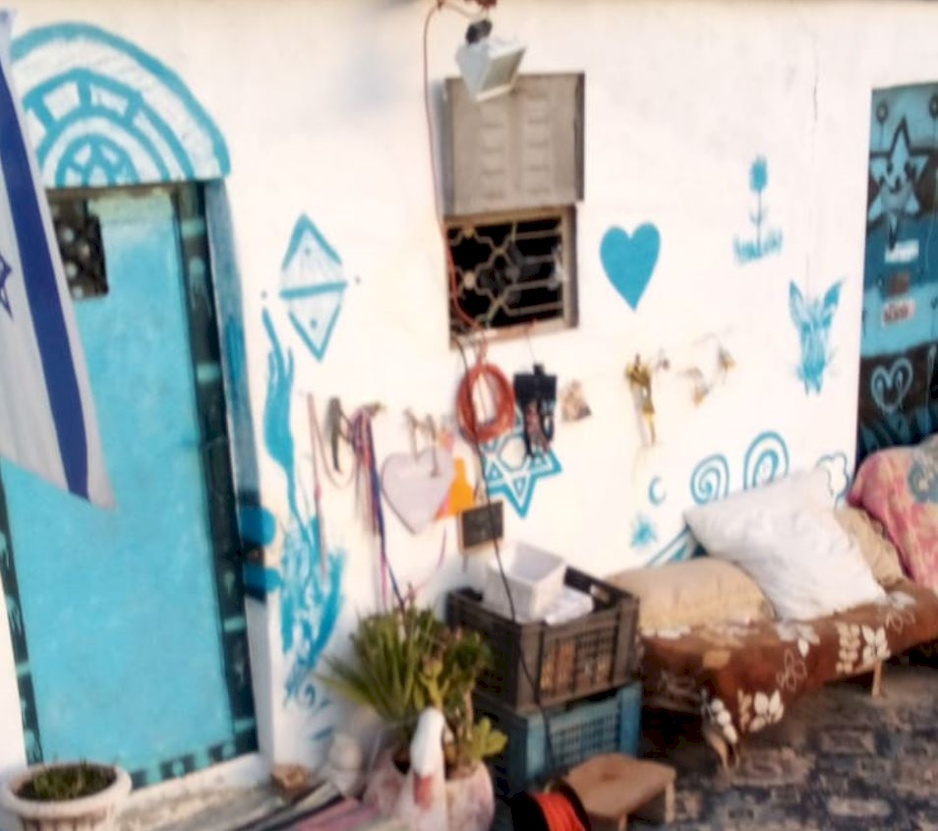 مستوطنون يستولون على منزل فلسطيني شرق تقوع (فيديو)