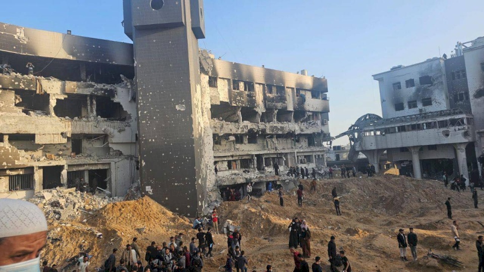الدفاع المدني بغزة: الاحتلال أعدم مدنيين مكبلي الأيدي بمجمع الشفاء