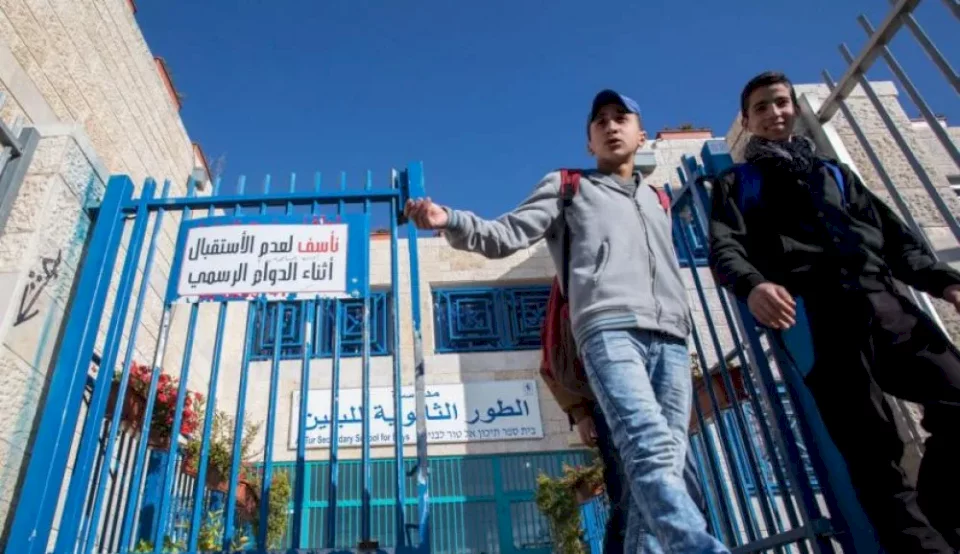 هيئة البث الإسرائيلية تنفي معلومات حول تجهيز مدارس القدس لحرب جديدة 